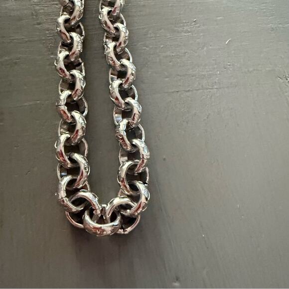 Sabika Silver Tone Chainlink Necklace - Picture 5 of 9